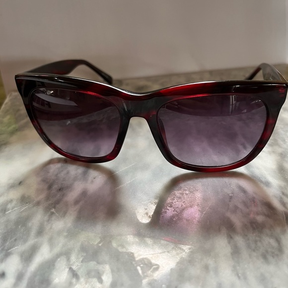 GIVENCHY Sunglasses - Picture 6 of 9